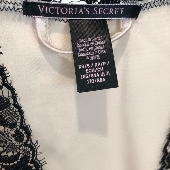 Victoria’s Secret Kimono Robe Lingerie Loungewear Cream Satin Black Lace S - Picture 9 of 9